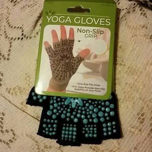 NWT Yoga Non Slip Gloves Teal Black One Size